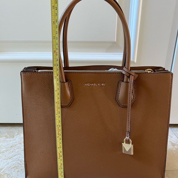 Michael Kors Mercer Large Crossbody Leather Handbag Tote Purse - Picture 2 of 4